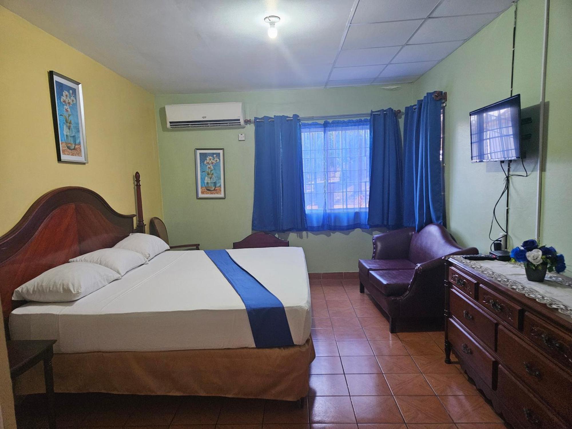 Palm Bay & Restaurant Guest house Montego Bay