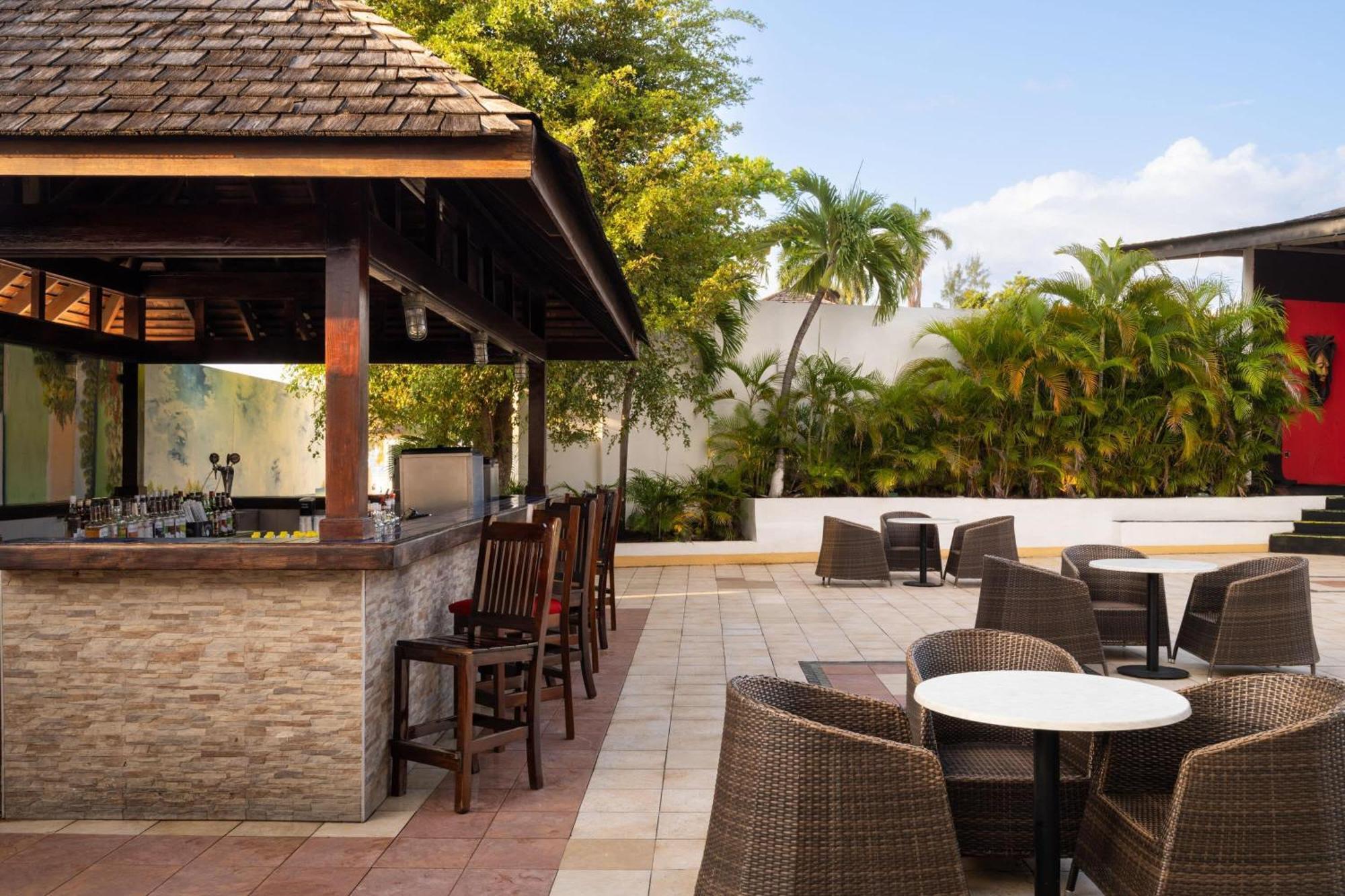 Grand Decameron Montego Beach, A Trademark Montego Bay
