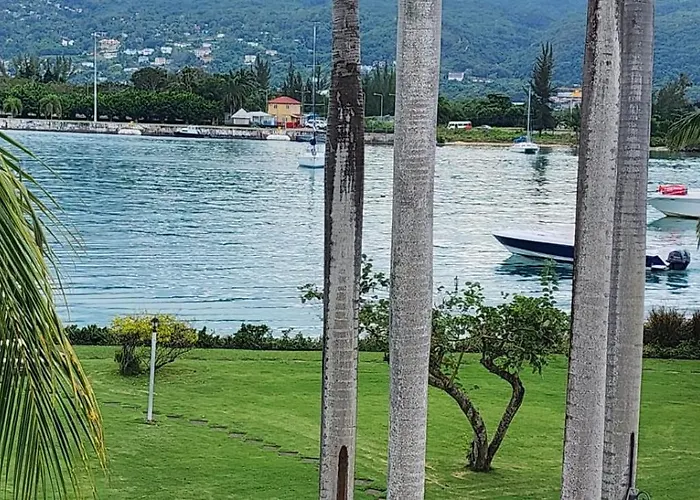 Dejai On The Bay