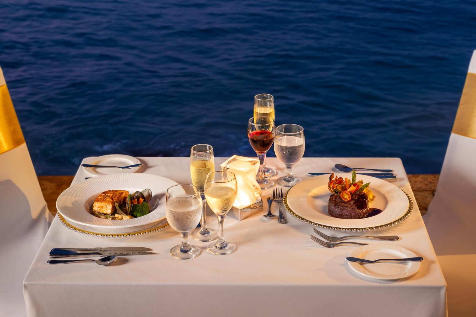 Resort Dreams Rose Hall &
