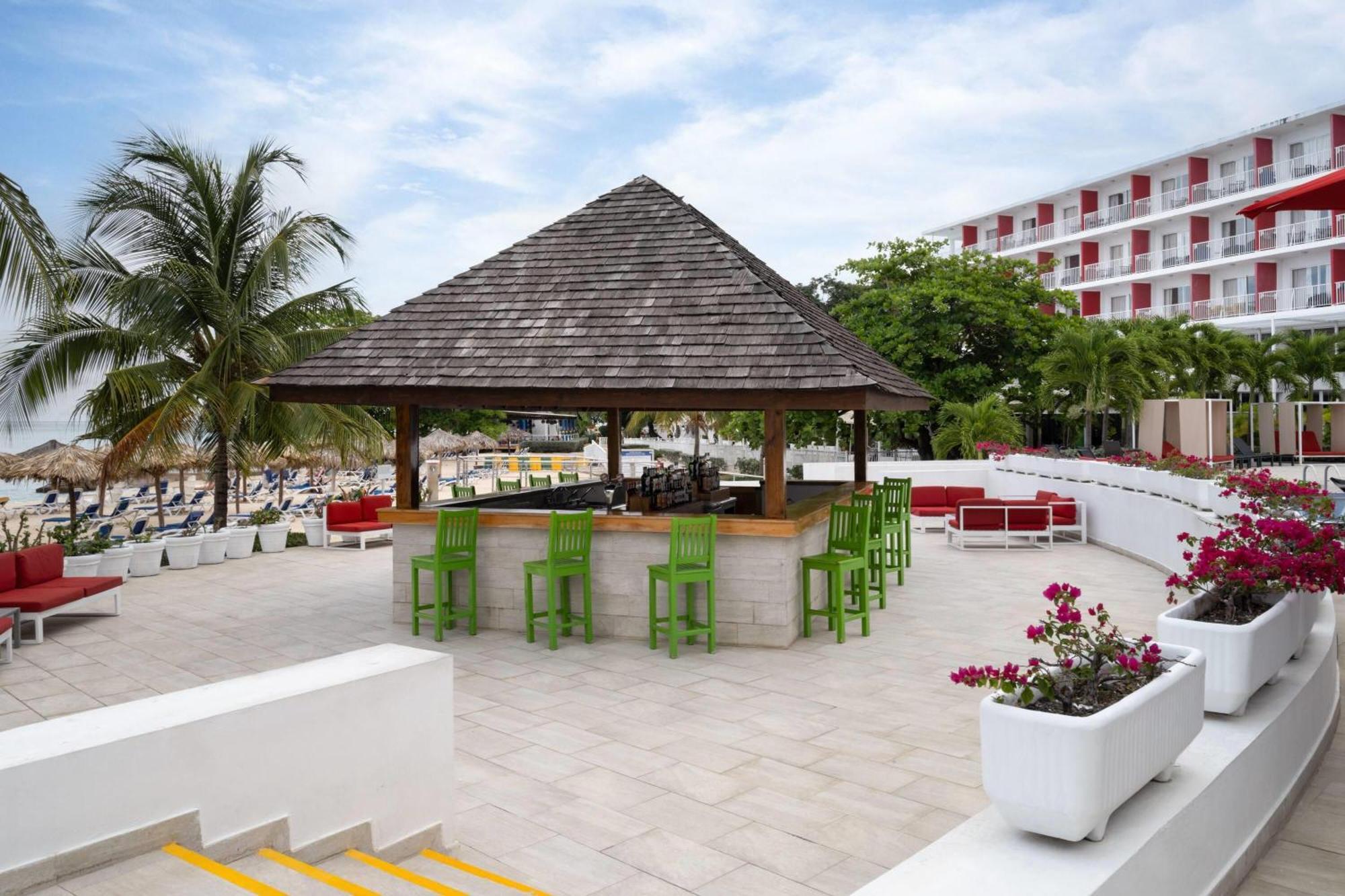 Grand Decameron Cornwall Beach, A Trademark All-Inclusive Resort Resort 4*