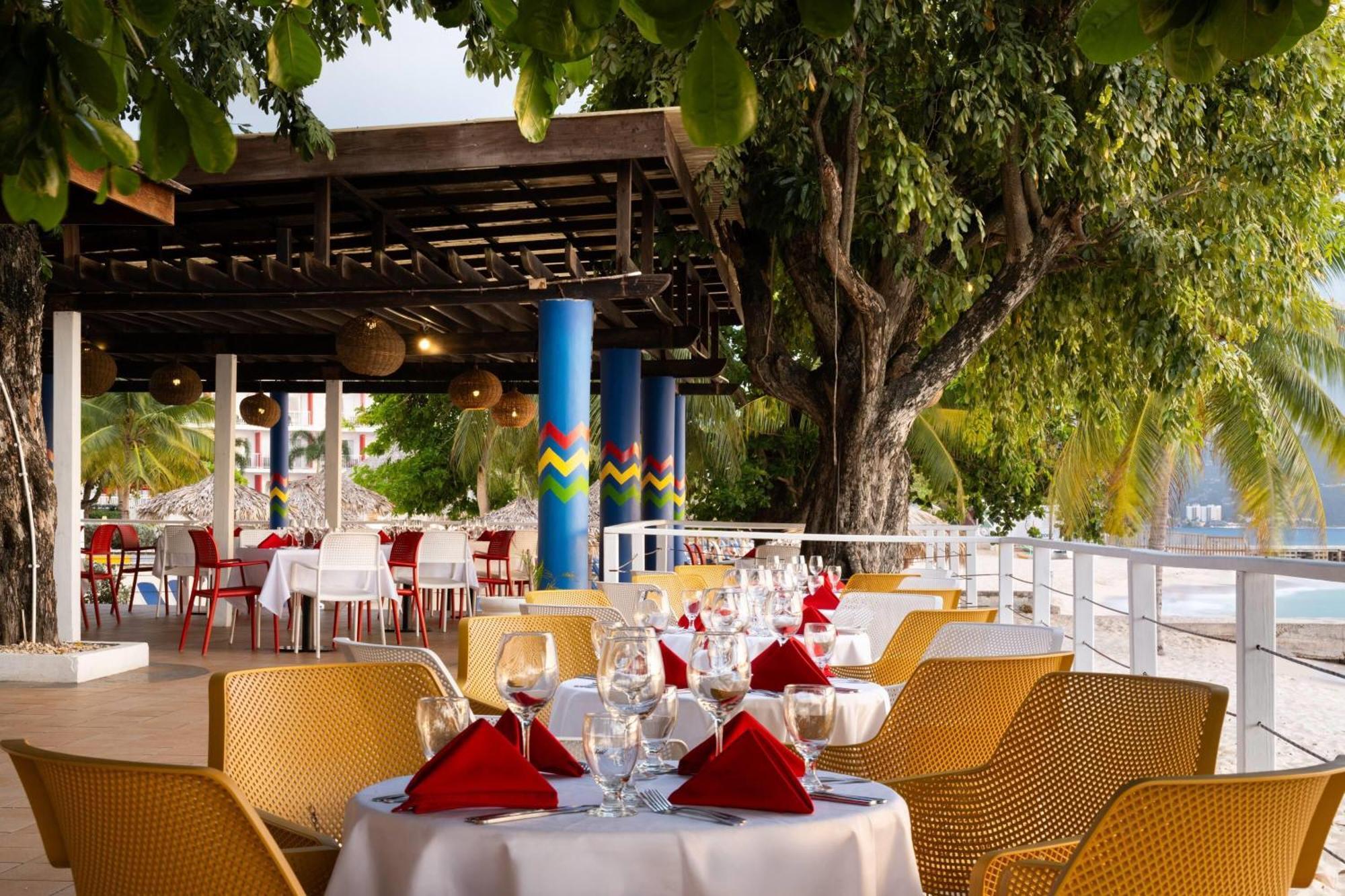 Grand Decameron Cornwall Beach, A Trademark All-Inclusive Resort Montego Bay