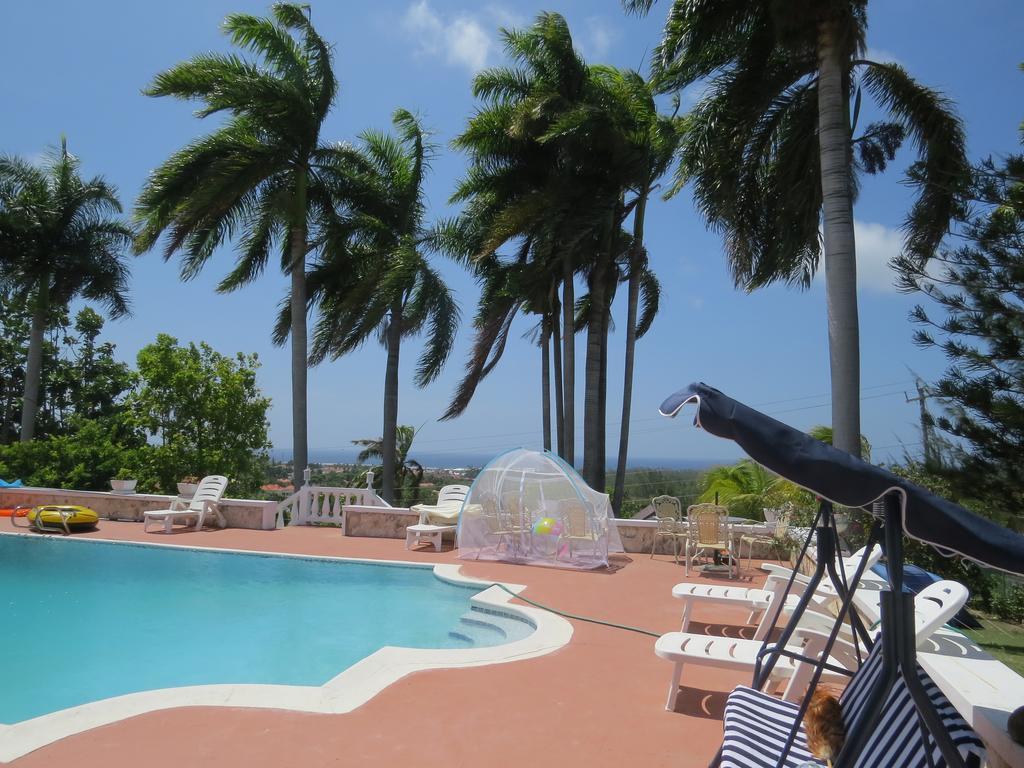 A Piece Of Paradise Hotel