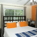 The Biltons - 6 Min From Airport- A/C In All Rooms