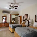 Ocean Front Triple Room At Sahara Hotel