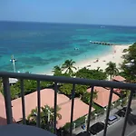 The Best Condo-Special Suite @ World Famous Drs Cave Beach