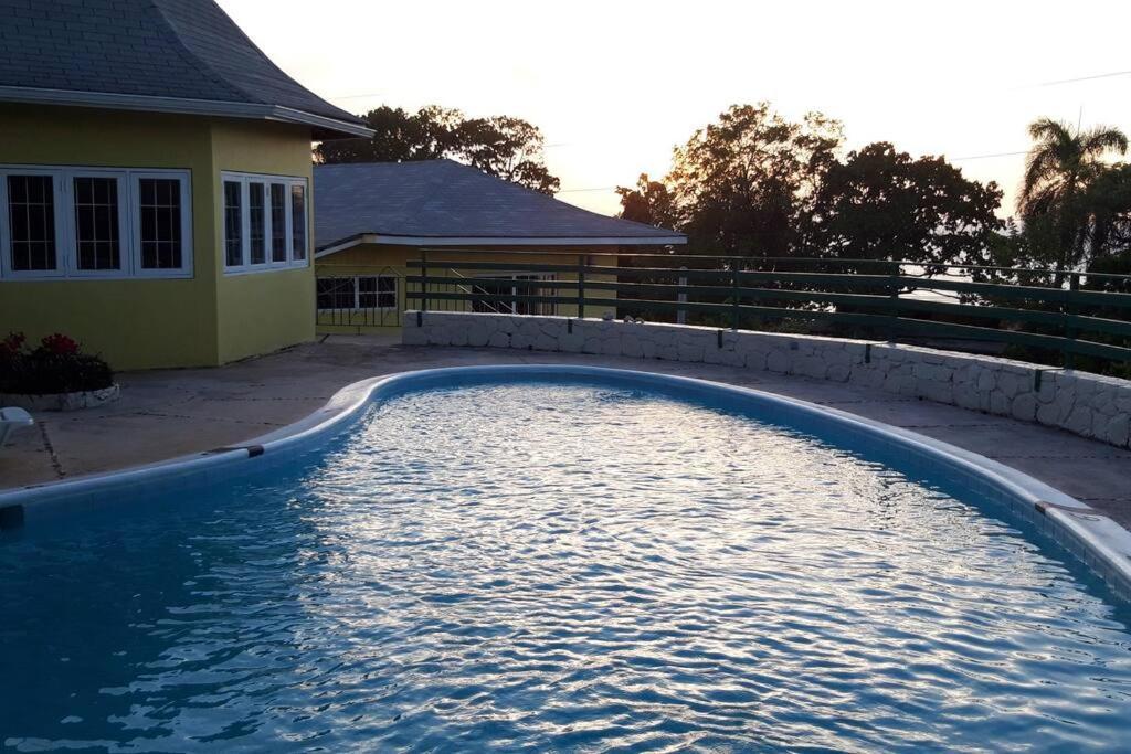 Apartment 3 Bdr #2 At Ramparts Near Sangster Airport *