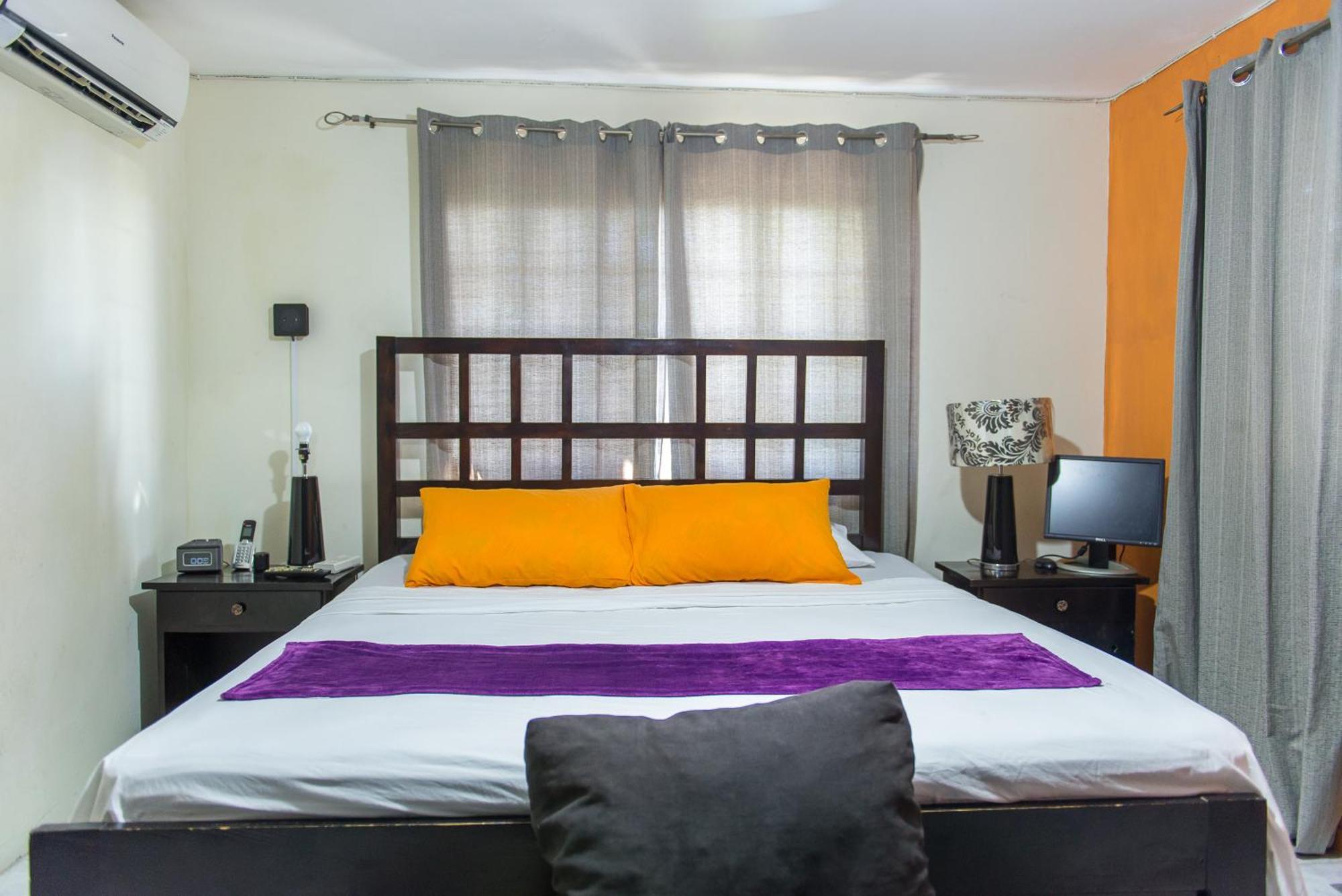 The Biltons - 6 Min From Airport- A/c In Apartment Montego Bay