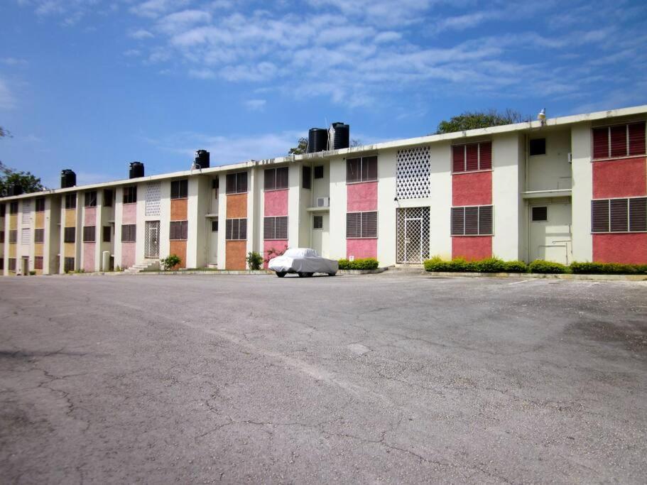 The Biltons - 6 Min From Airport- A/c In Apartment Montego Bay