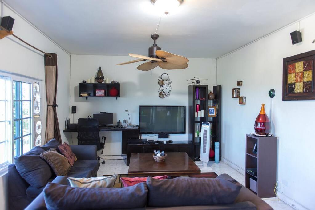 The Biltons - 6 Min From Airport- A/c In * Montego Bay