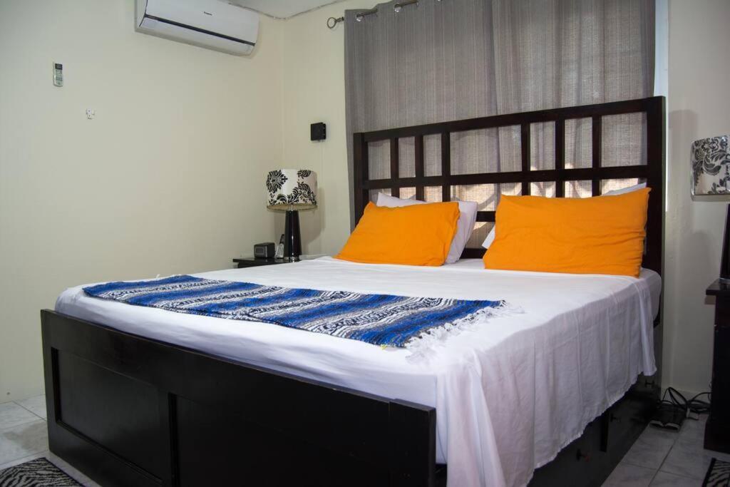 Apartment The Biltons - 6 Min From Airport- A/c In