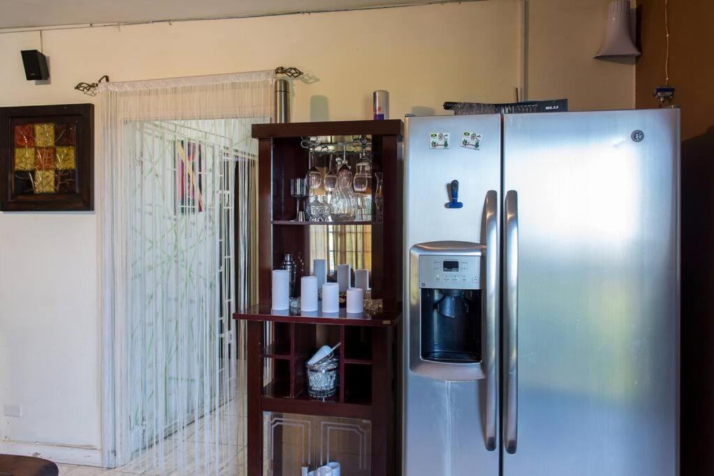 The Biltons - 6 Min From Airport- A/c In Montego Bay