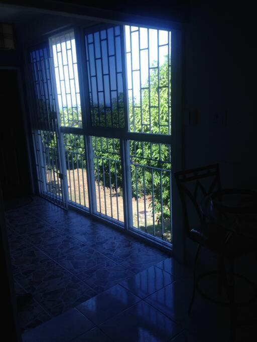 The Biltons - 6 Min From Airport- A/c In *