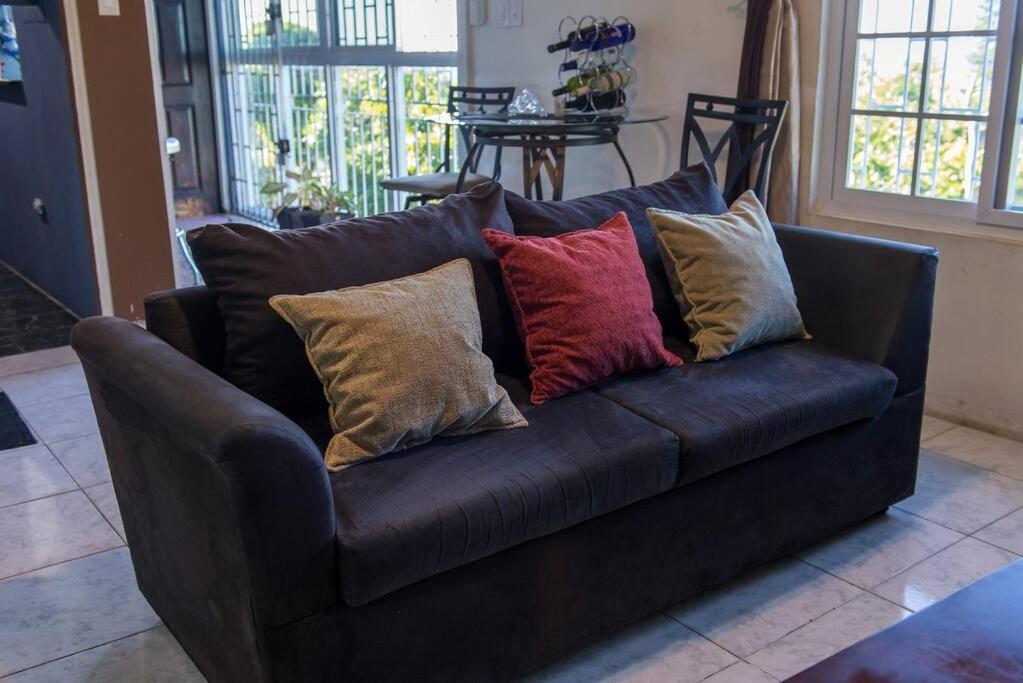 The Biltons - 6 Min From Airport- A/c In