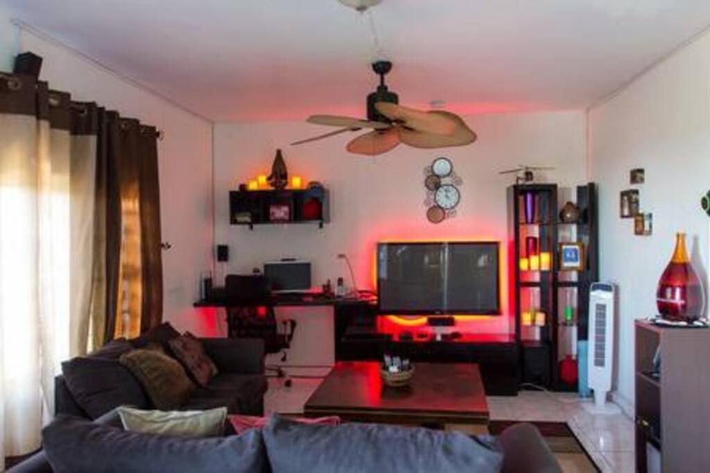 Apartment The Biltons - 6 Min From Airport- A/c In
