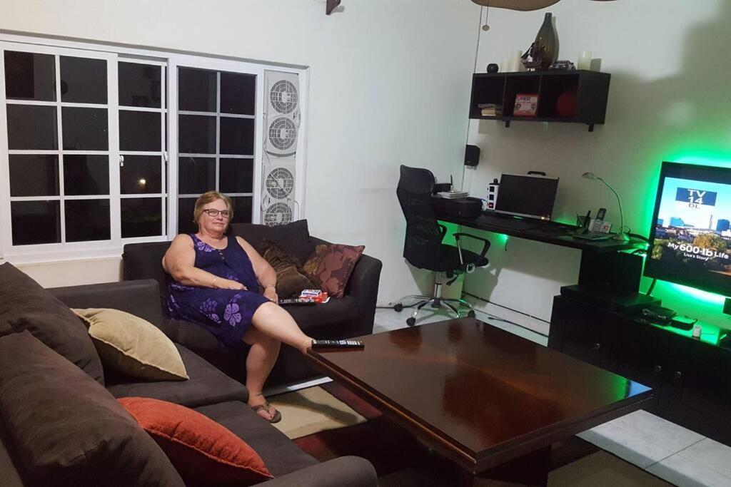 The Biltons - 6 Min From Airport- A/c In *