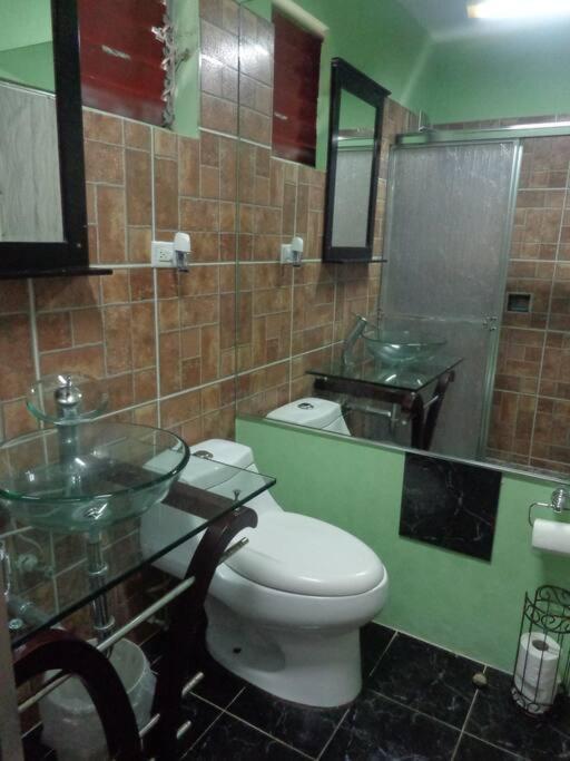 The Biltons - 6 Min From Airport- A/c In *