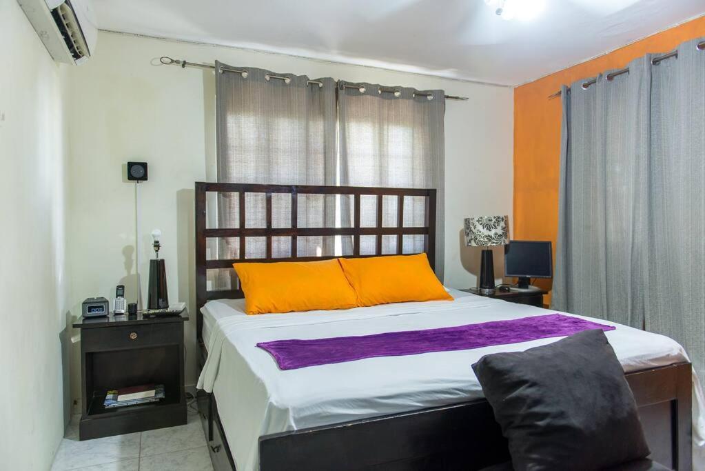 The Biltons - 6 Min From Airport- A/c In Apartment *