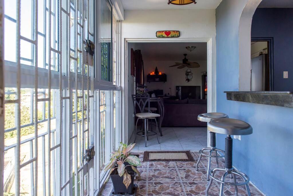 The Biltons - 6 Min From Airport- A/c In Apartment *