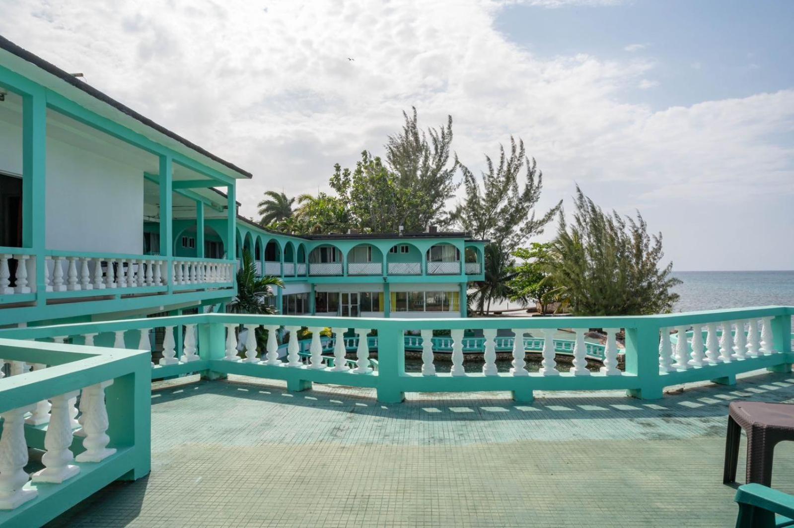 Guest house Ocean Front Triple At Sahara *