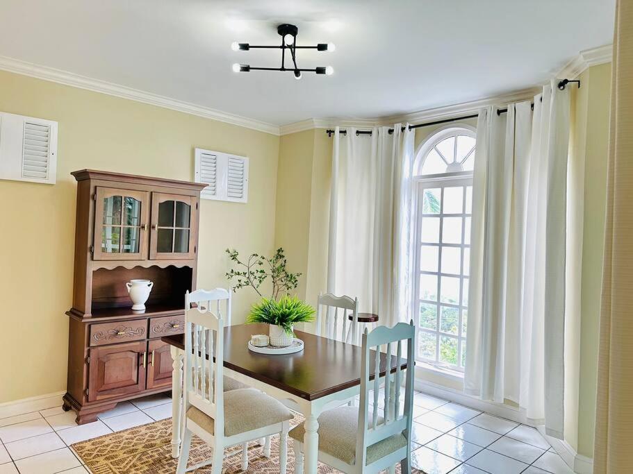 Falcon Islandview - Airport Pickup Available - 24security * Montego Bay