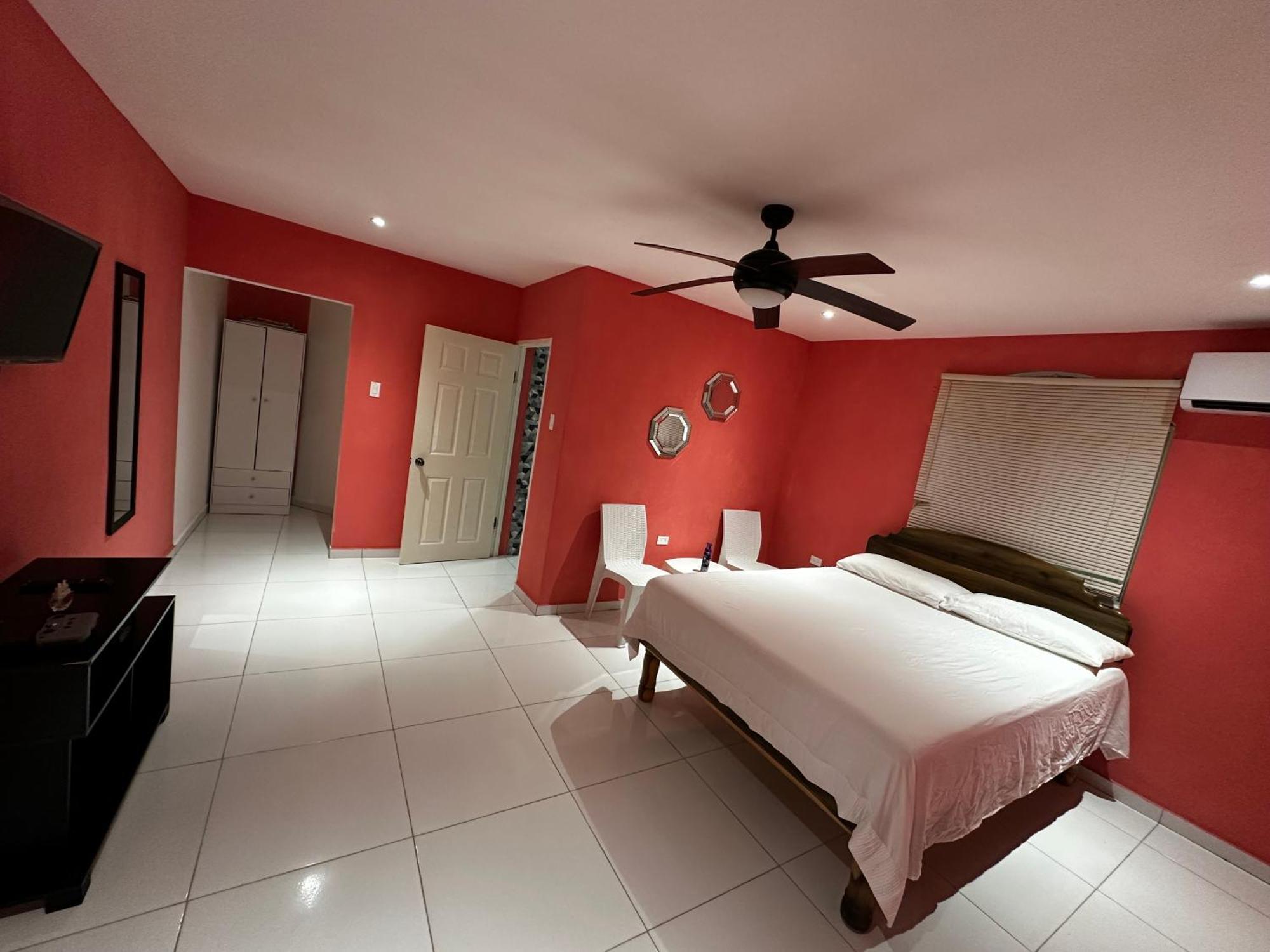 Bed & Breakfast Chrewans Enterprise Ltd *