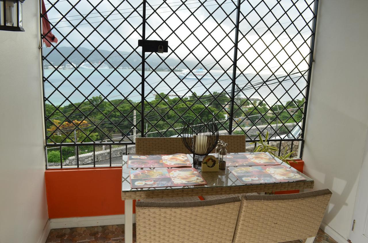 Upperdeck Apartment *