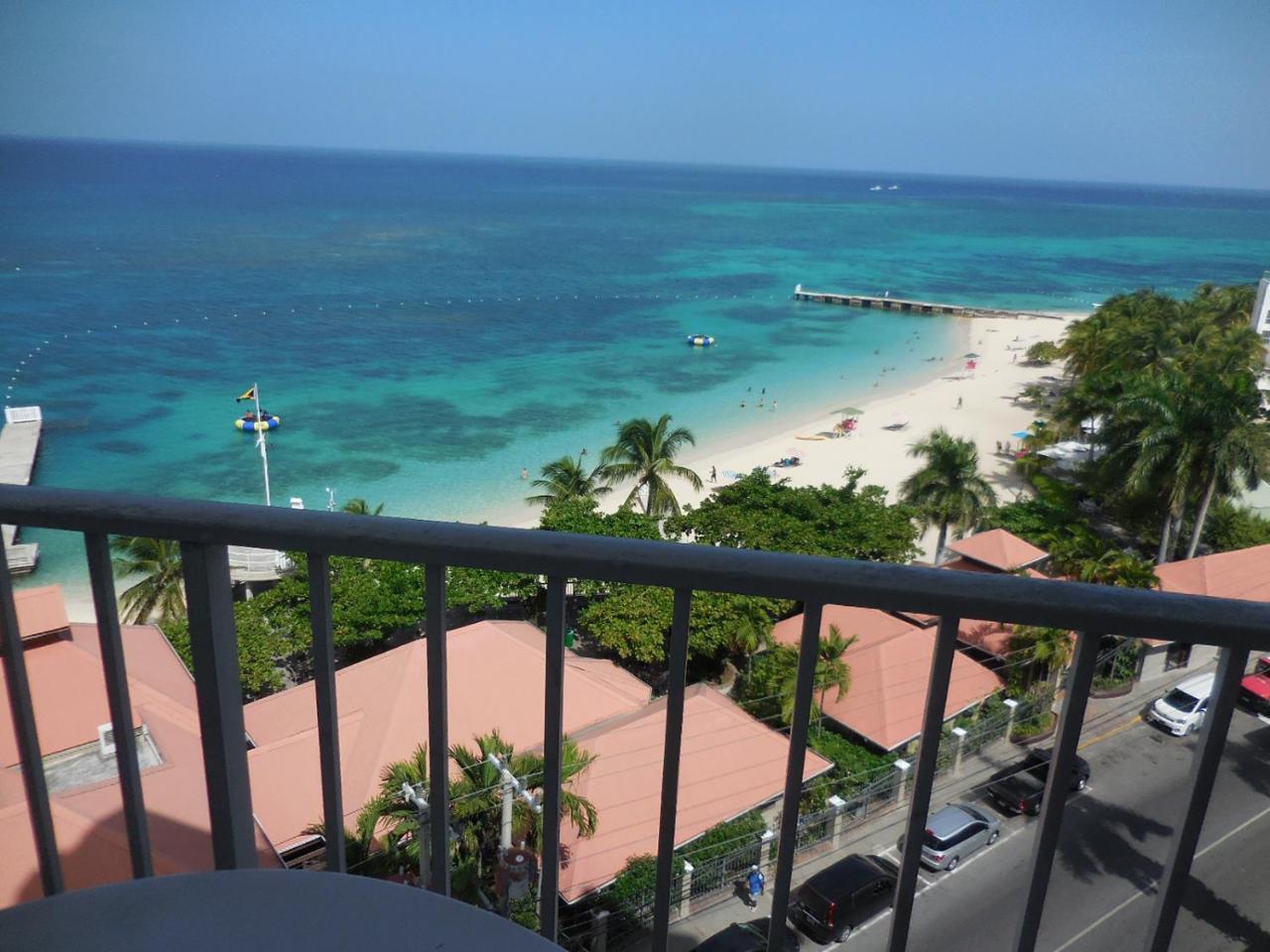 The Best Special @ World Famous Drs Cave Beach Apartment