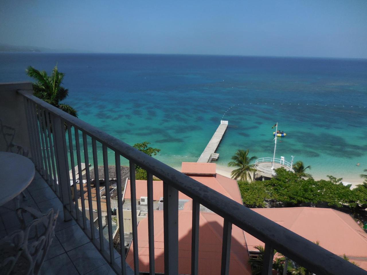 The Best Special @ World Famous Drs Cave Beach Apartment Montego Bay