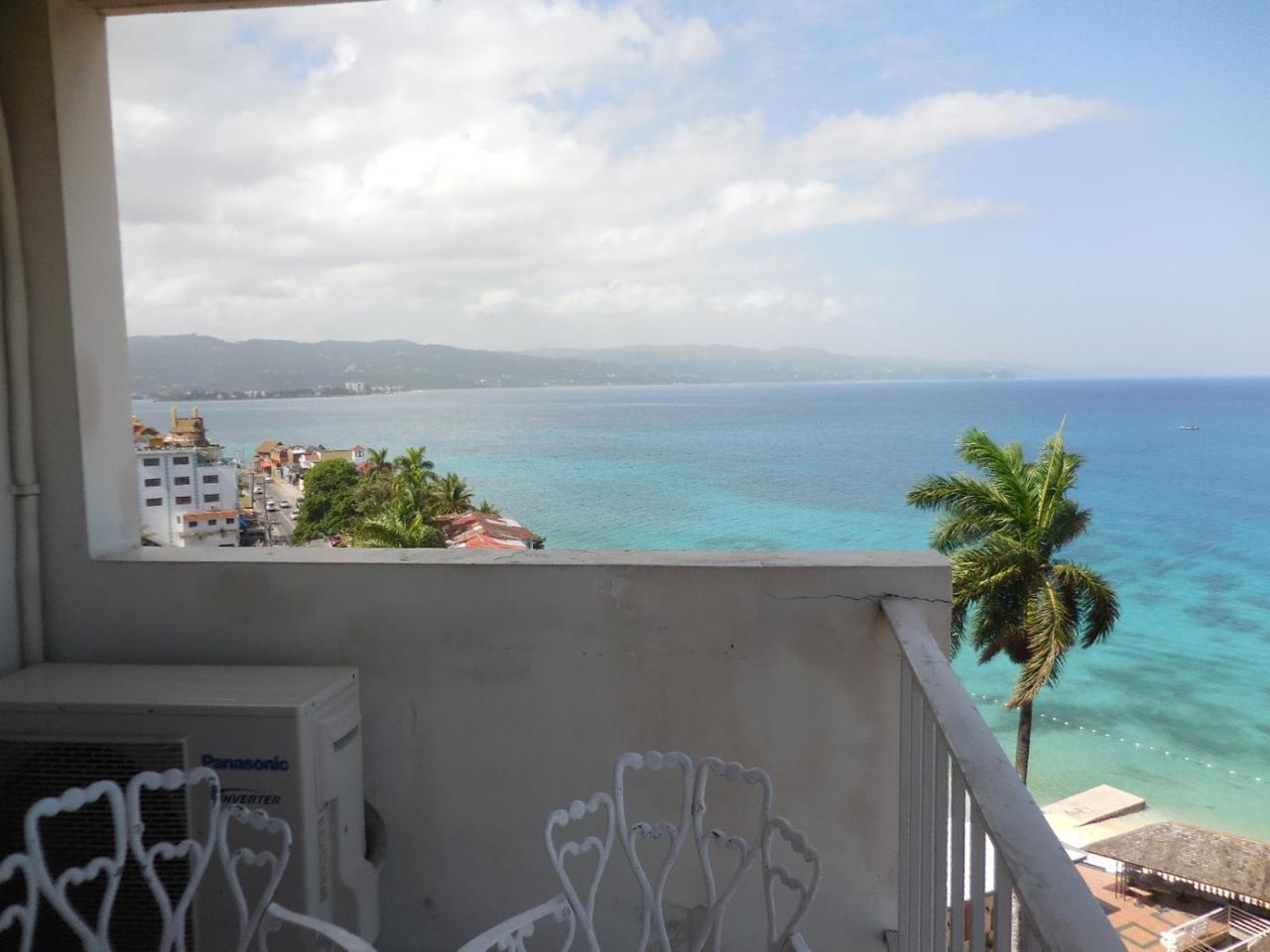 The Best Special @ World Famous Drs Cave Beach Apartment Montego Bay
