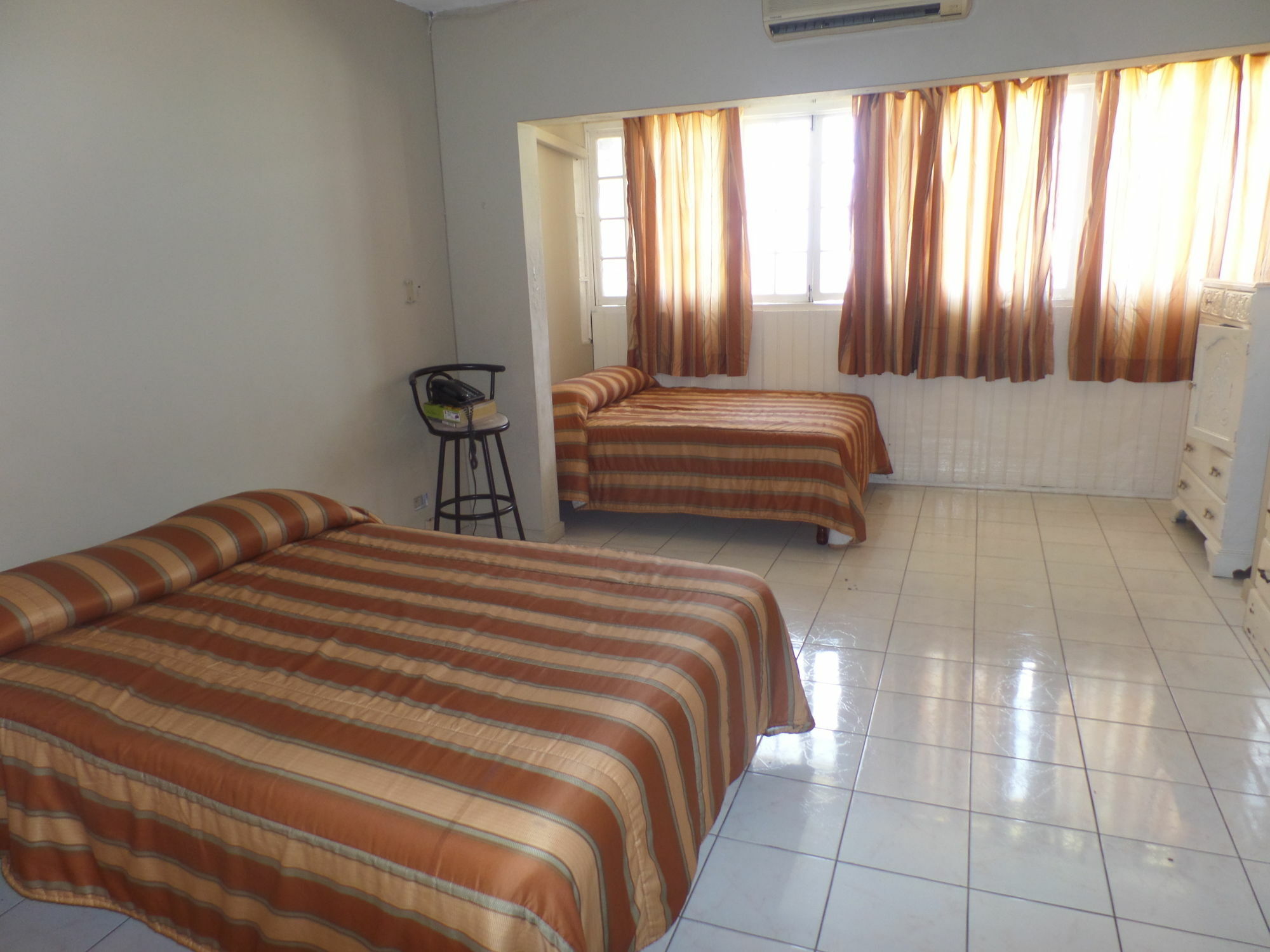 On The Hip Strip - Apartment *