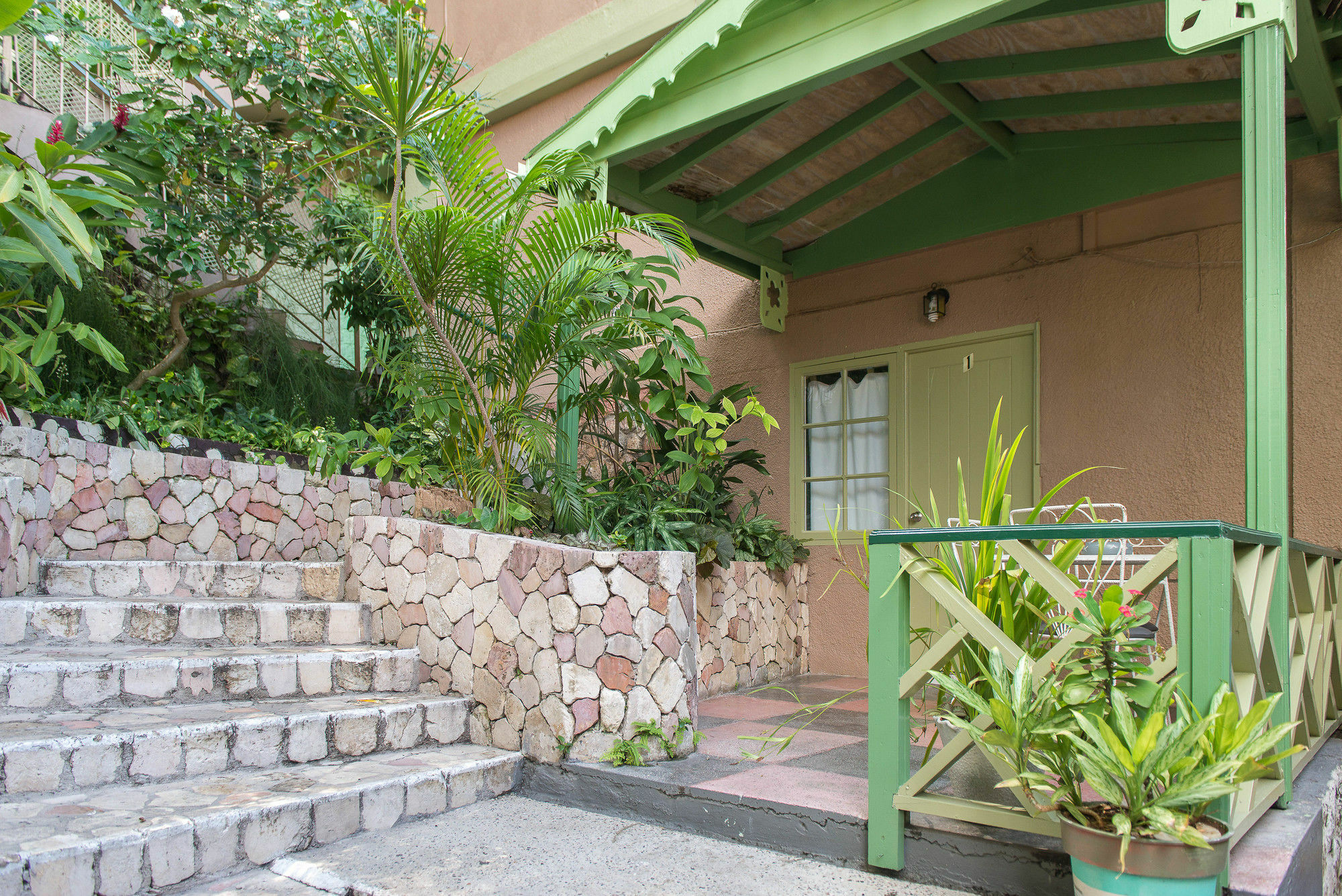 Apartment On The Hip Strip -