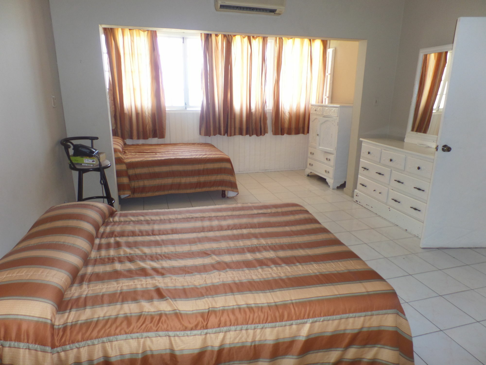 Apartment On The Hip Strip -