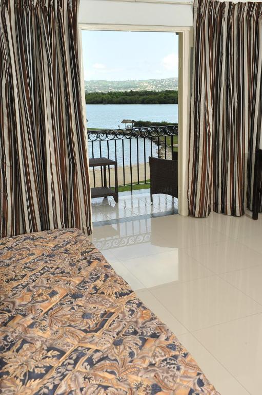 Syrynity Palace 2*