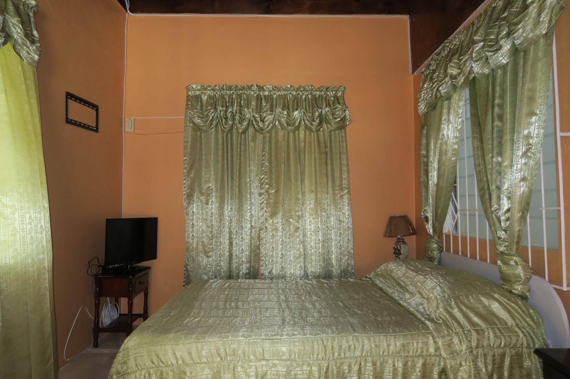 Enchanted Villas Inn 3*