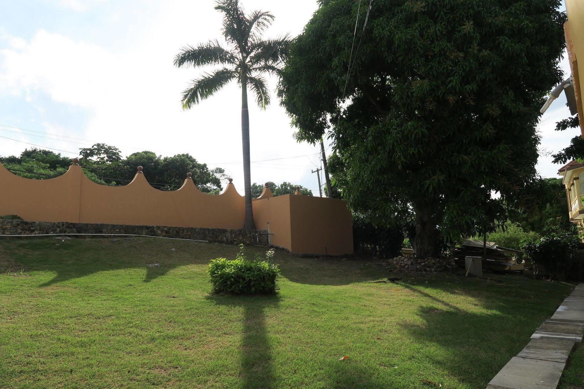 Enchanted Villas Inn