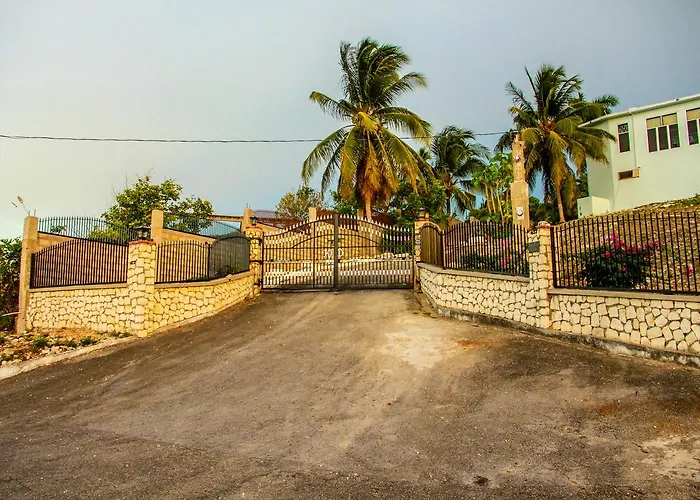 Sunshine Lodge: Your Home Away From Home